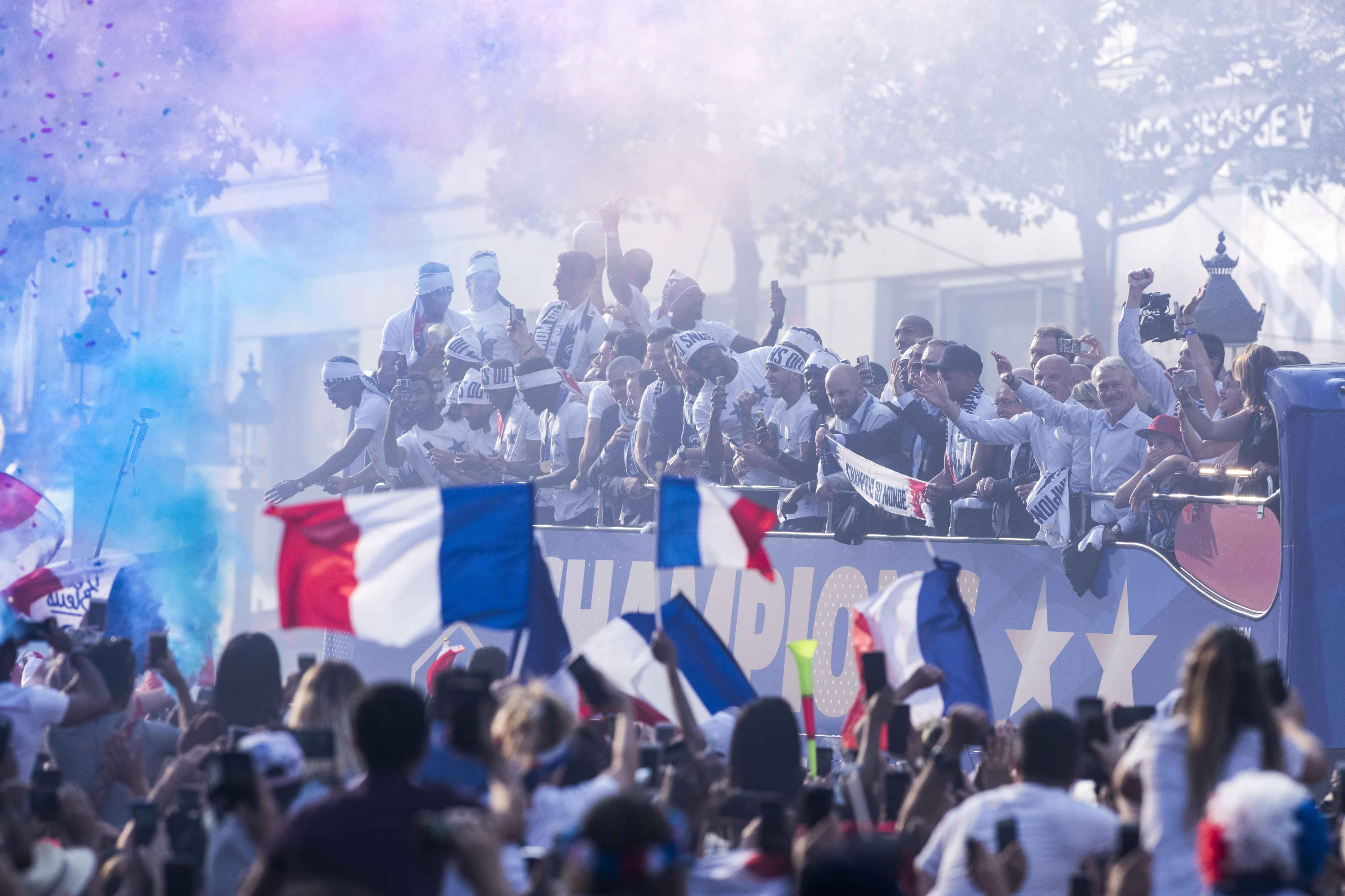 afp Les Champions du Monde sur les Champs-Elysées