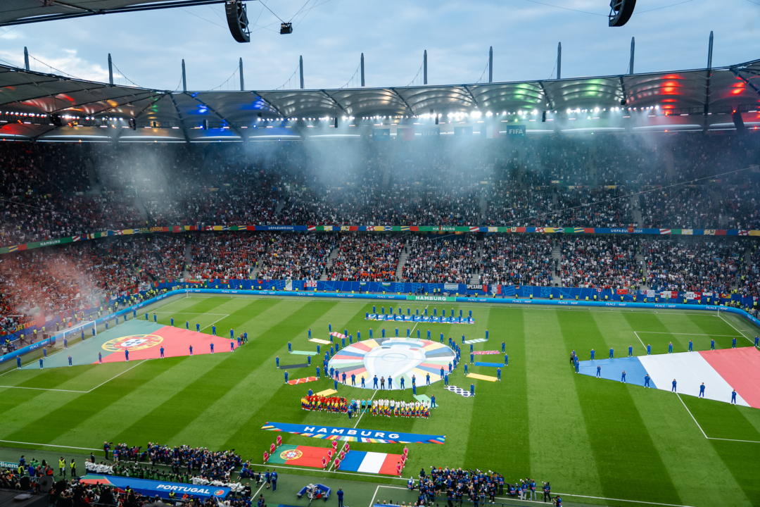 William Saliba et Didier Deschamps après Portugal-France